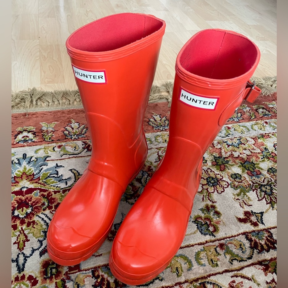 short orange Hunter boots